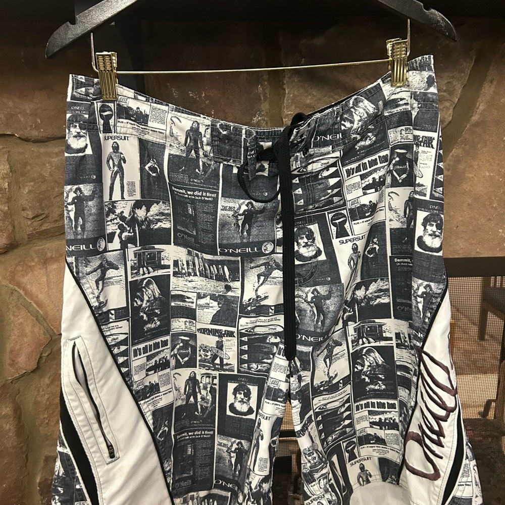O'Neill Black and White Graphic Board Shorts XL like new